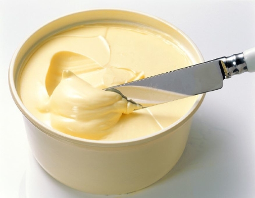 67784-82-1 esters de polyglycérol d'émulsifiant de catégorie comestible de poudre jaunâtre des acides gras PGE E475
