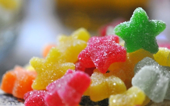 215-664-9 cire jaunâtre d'envergure des esters E491 d'acide gras de sorbitane d'émulsifiant de catégorie comestible