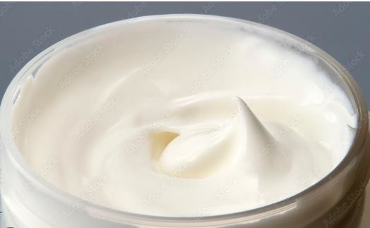 Glycérol Monostearate GMS 40% Flocons cire Surfactant non ionique pour l'eau dans les produits cosmétiques à base d'huile