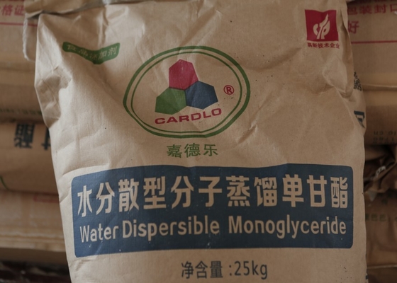 Émulsifiant alimentaire E471 soluble dans l'eau pour la cuisson